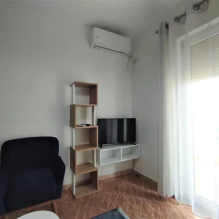 Joni's Small Apartament Golem (Tirana)