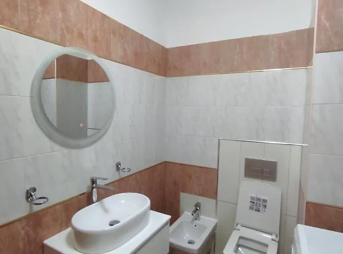 Joni's Small Golem (Tirana)